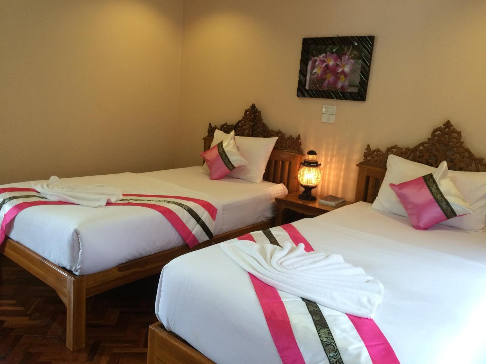 Chok-Wasana Guest House Mae Sariang Habitación foto